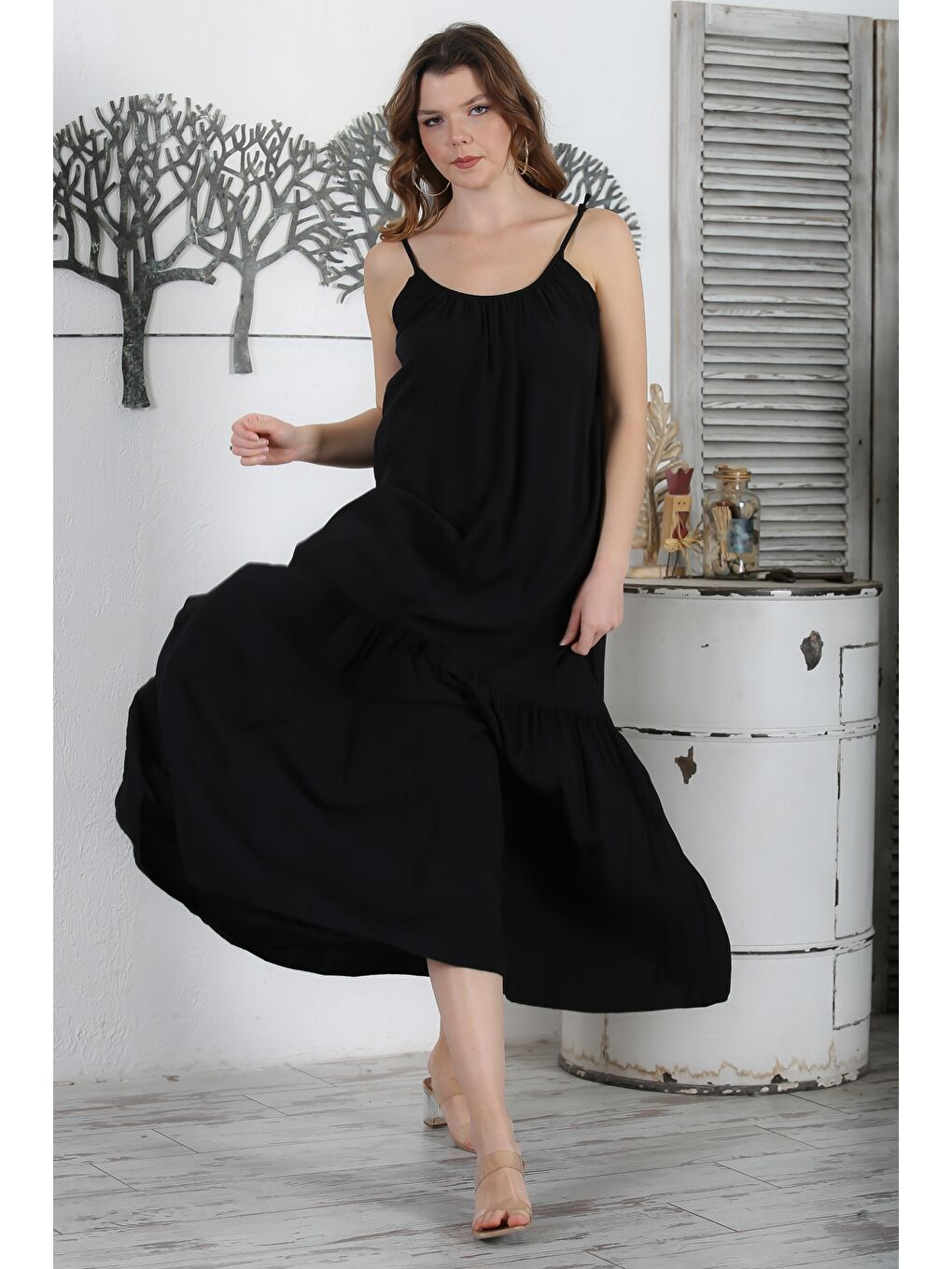 İtalyan Siyah Askılı Etek Ucu Fırfırlı Casual Dokuma Elbise 130 62