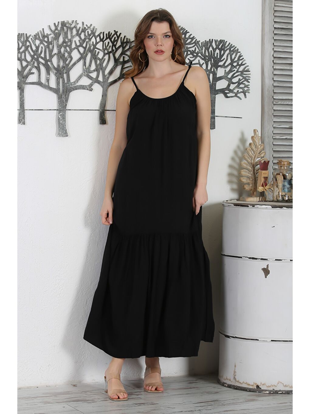 İtalyan Siyah Askılı Etek Ucu Fırfırlı Casual Dokuma Elbise 130 62-2