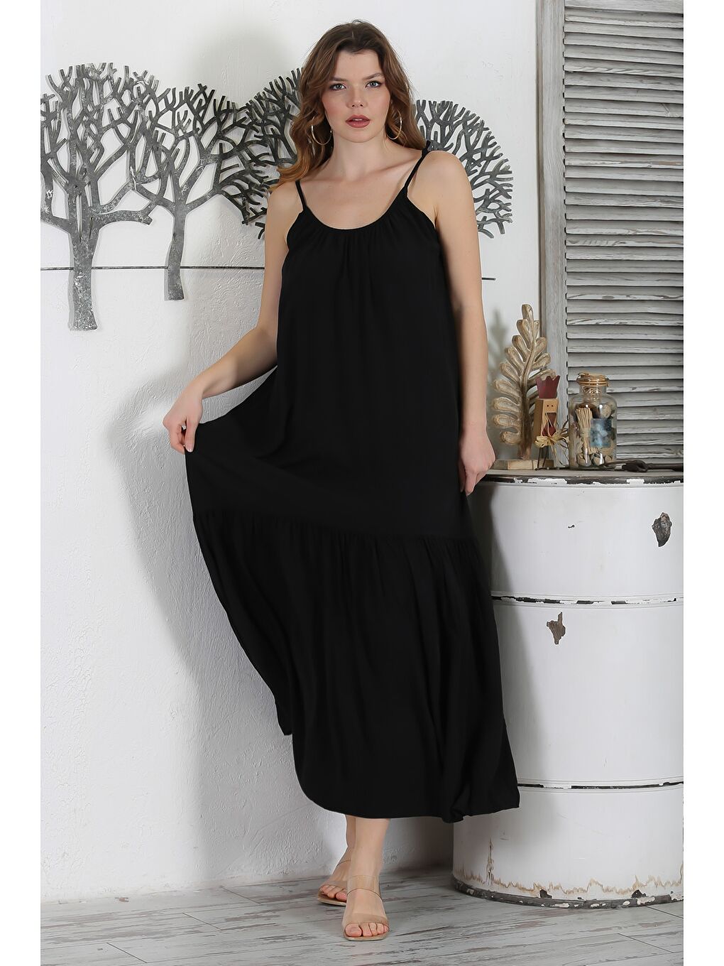 İtalyan Siyah Askılı Etek Ucu Fırfırlı Casual Dokuma Elbise 130 62-3