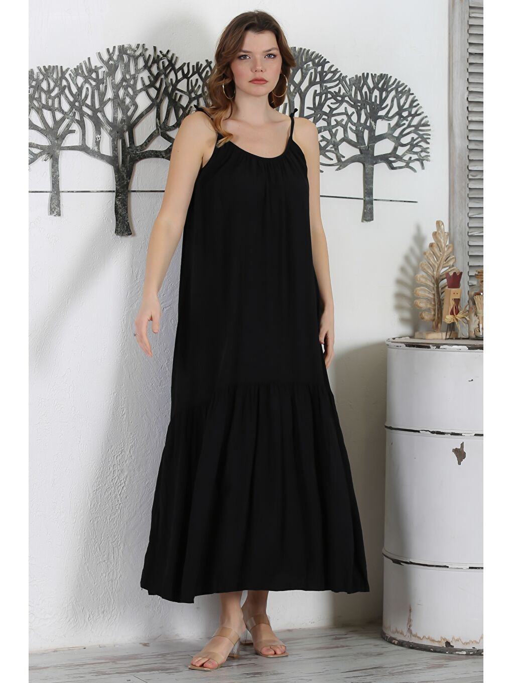 İtalyan Siyah Askılı Etek Ucu Fırfırlı Casual Dokuma Elbise 130 62-5