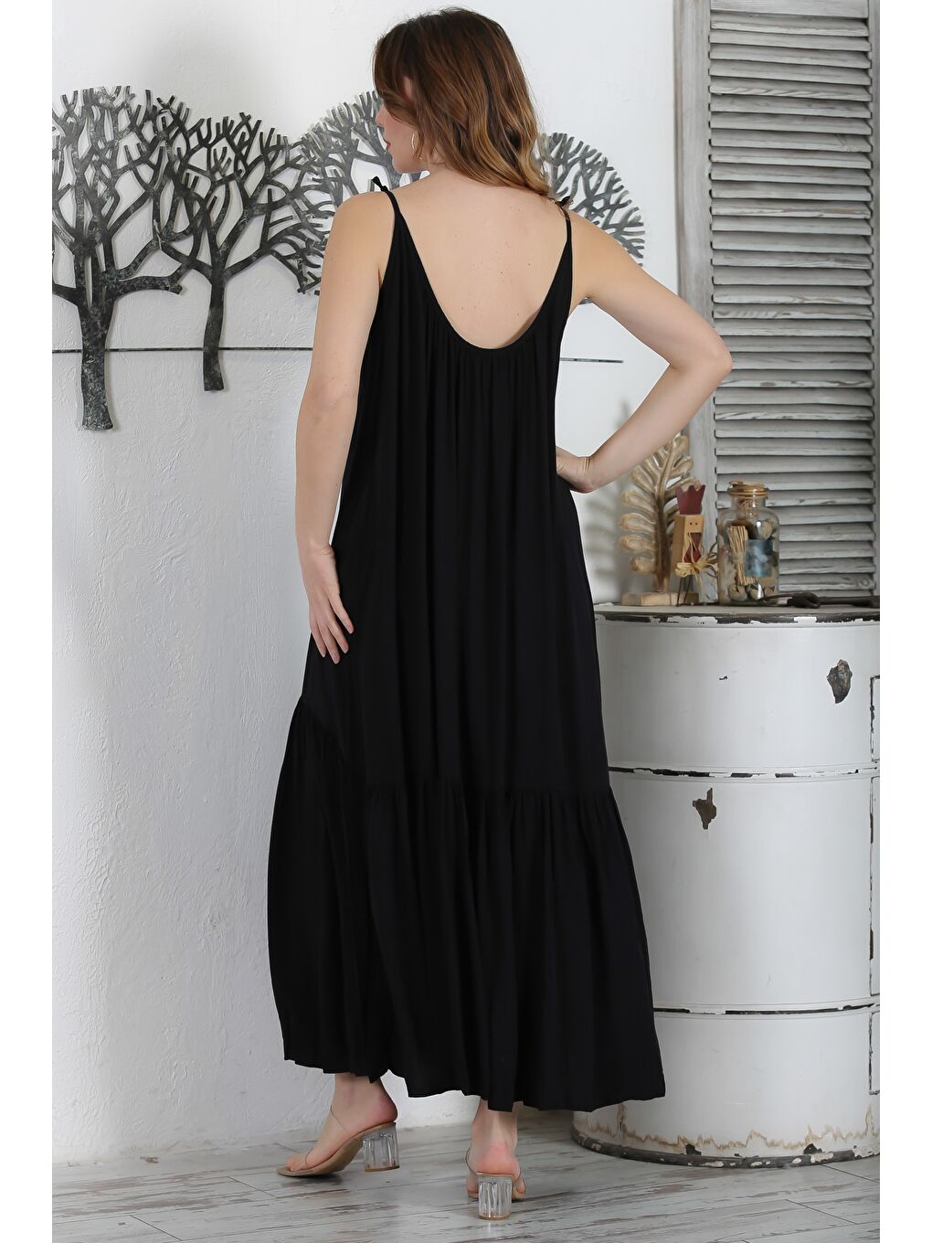 İtalyan Siyah Askılı Etek Ucu Fırfırlı Casual Dokuma Elbise 130 62-6