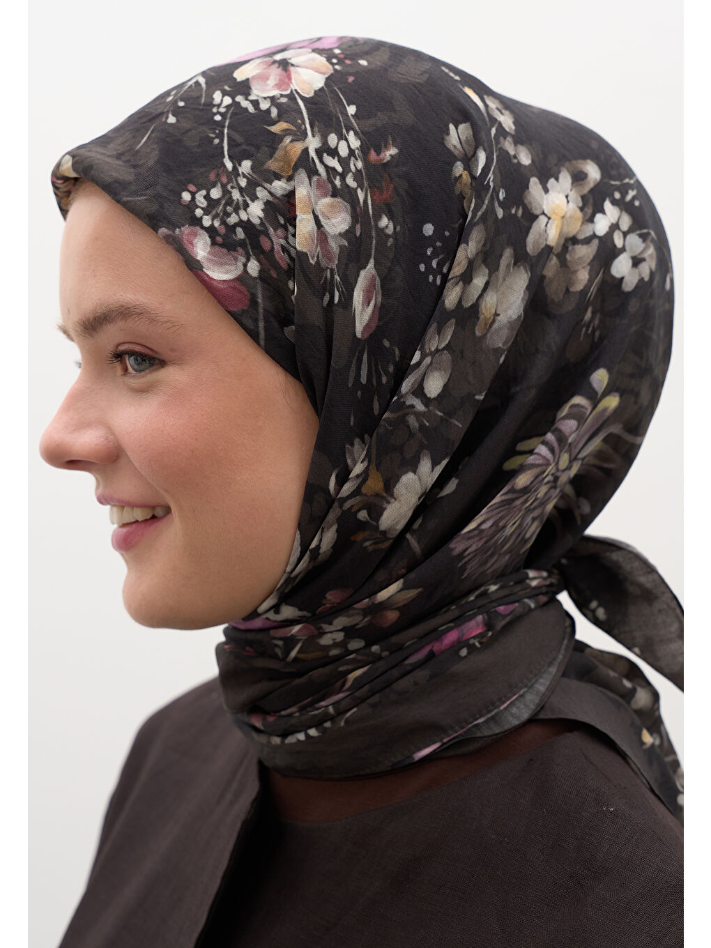 Kahverengi Mıdnıght Rose Desen Pamuklu Viskon Eşarp Acı Kahve-2