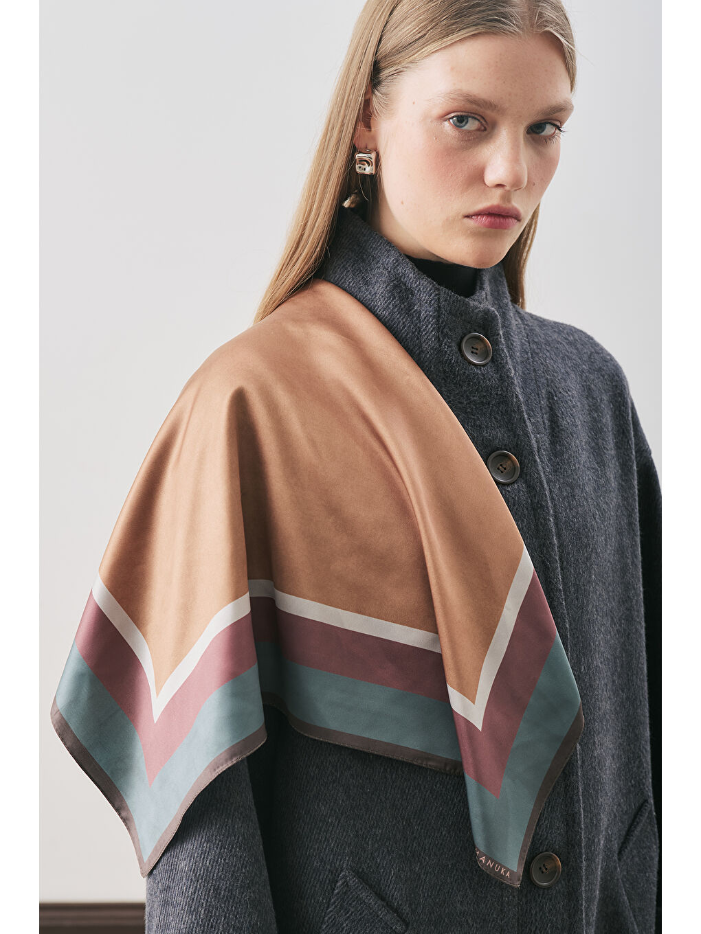 Turuncu Desenli Orta Boy Saten Fular Gemma