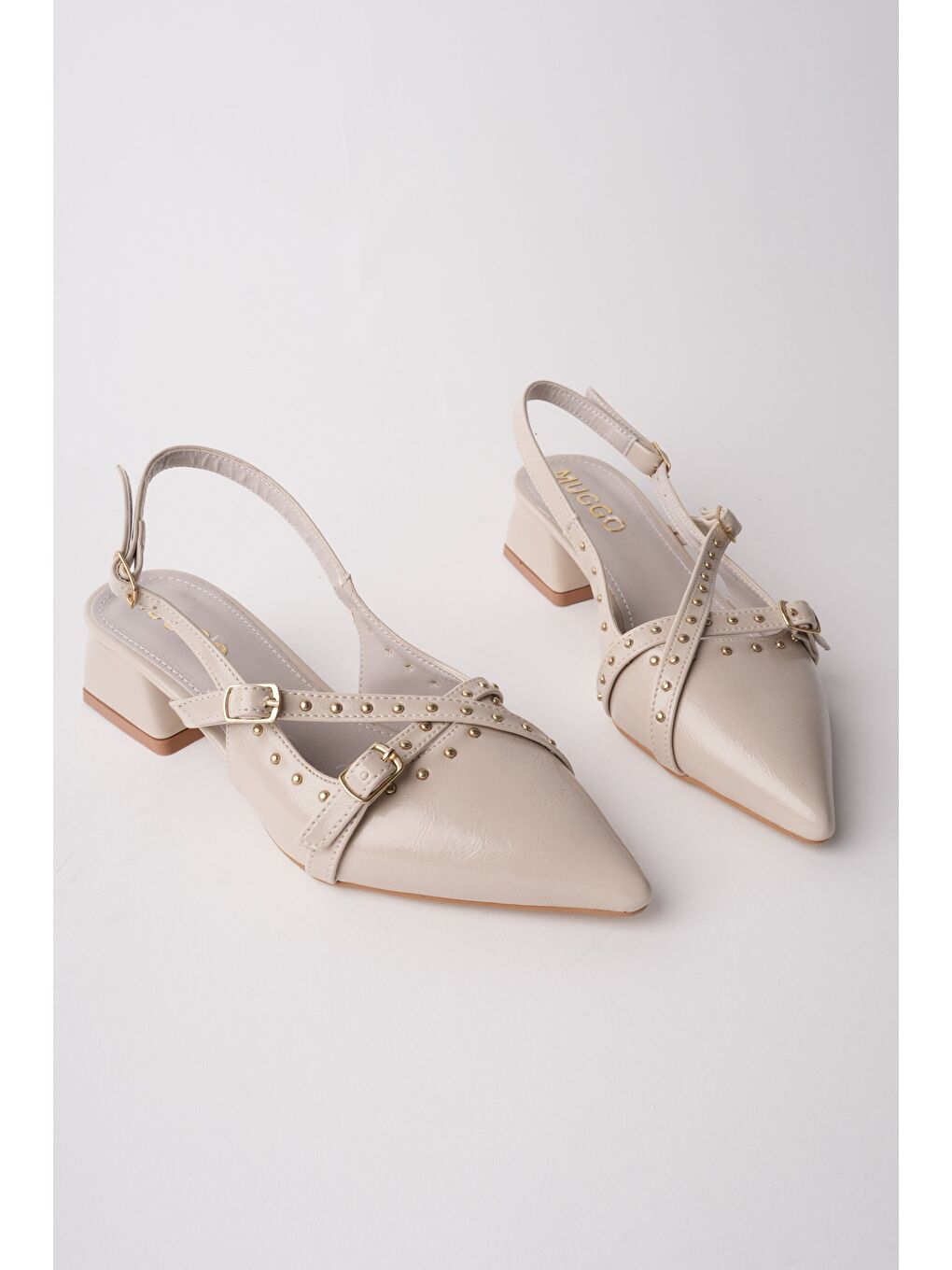 Bej JOLY Sivri Burun Arkası Açık Metal Aksesuarlı Kadın Kısa Topuklu Ayakkabı