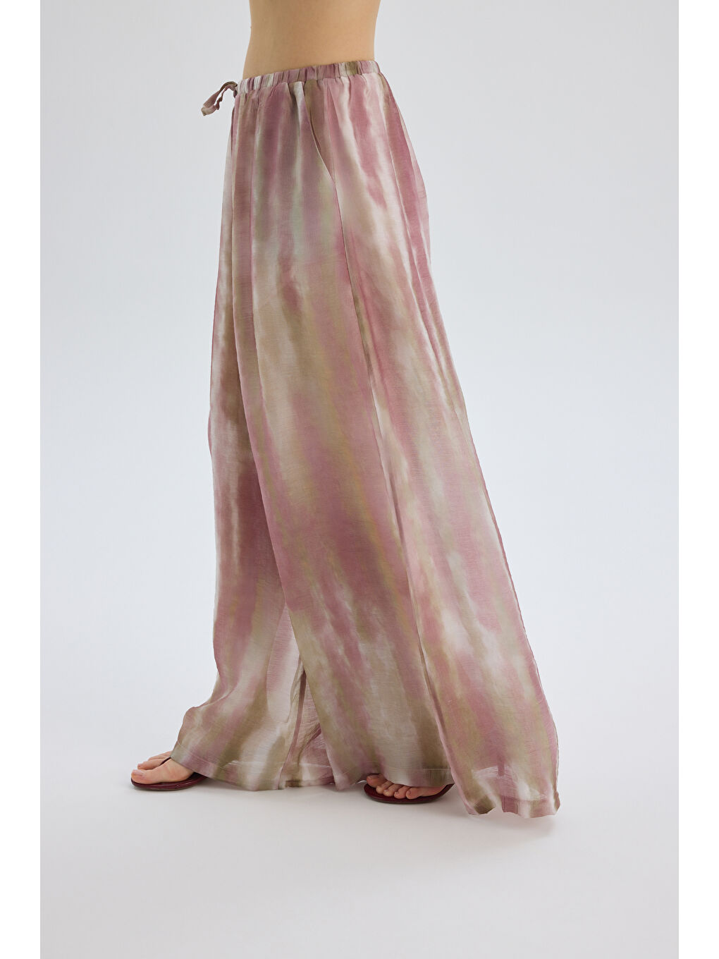 Soretta İnce Dökümlü Pembe Pantolon-3