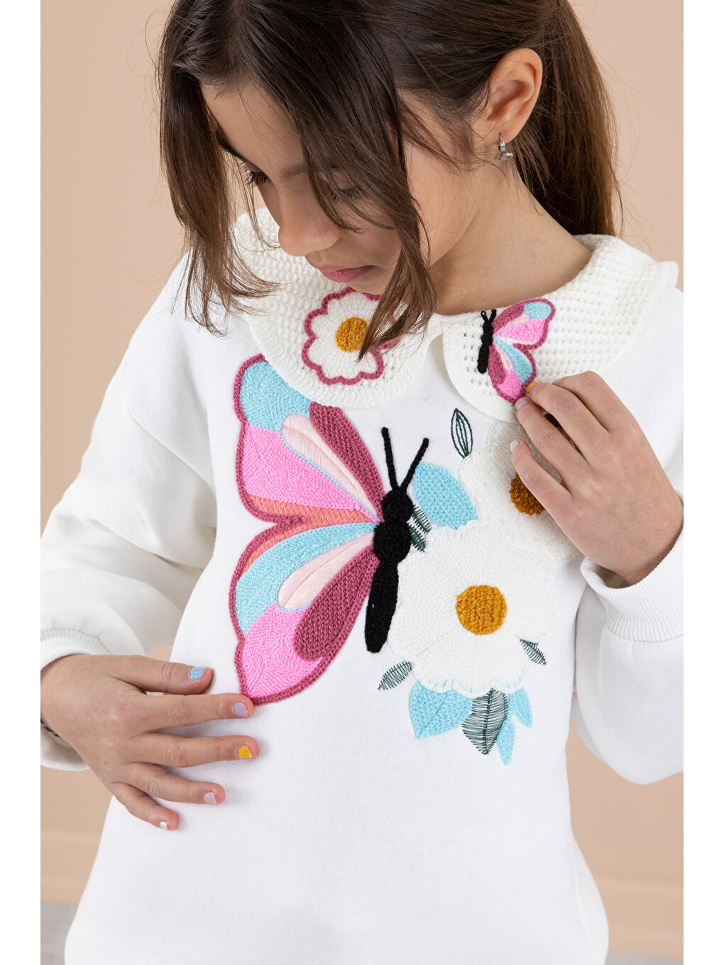 Ekru Kelebek Nakışlı Dantel Yakalı Şardonlu Kız Çocuk Eşofman Takımı 20240-3