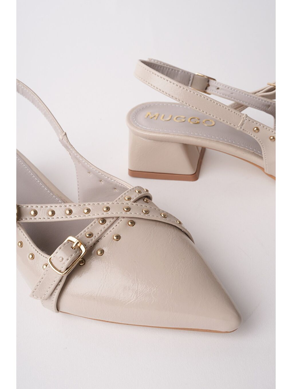 Bej JOLY Sivri Burun Arkası Açık Metal Aksesuarlı Kadın Kısa Topuklu Ayakkabı-6