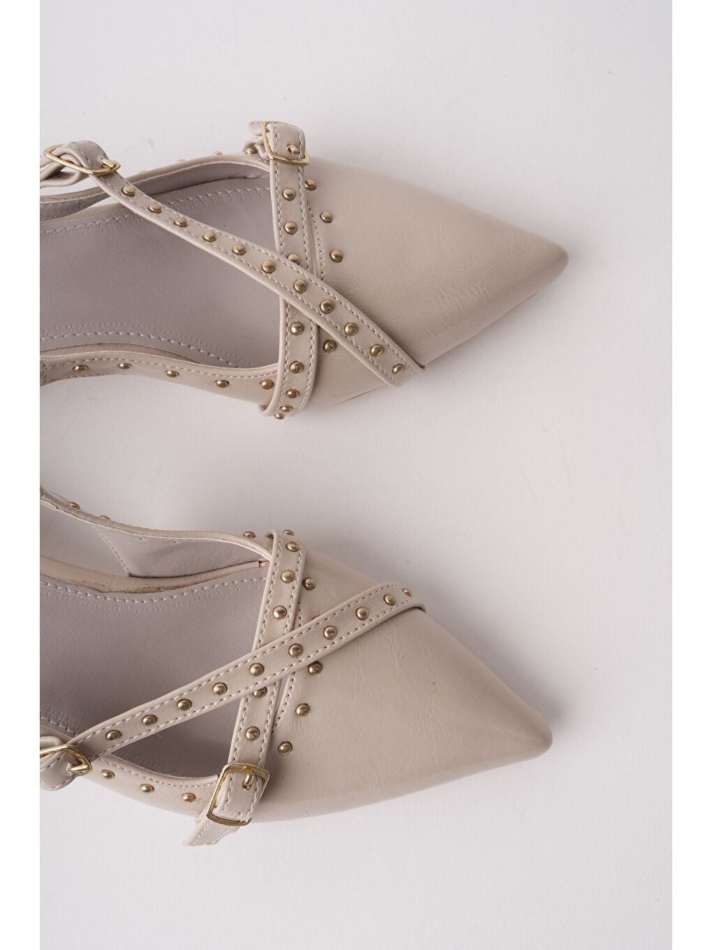 Bej JOLY Sivri Burun Arkası Açık Metal Aksesuarlı Kadın Kısa Topuklu Ayakkabı-7