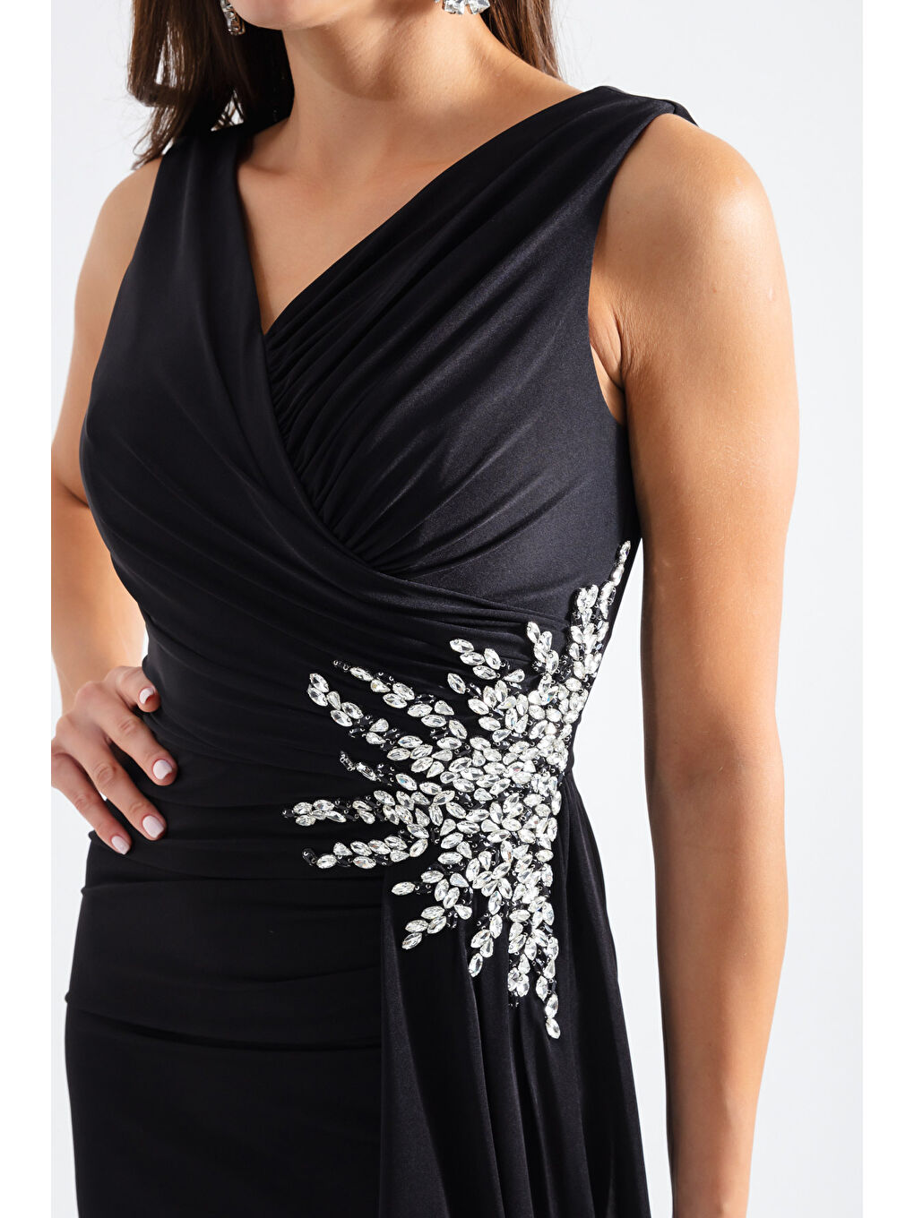 Kadın Siyah Kruvaze Yaka Taşlı Abiye Elbise-3