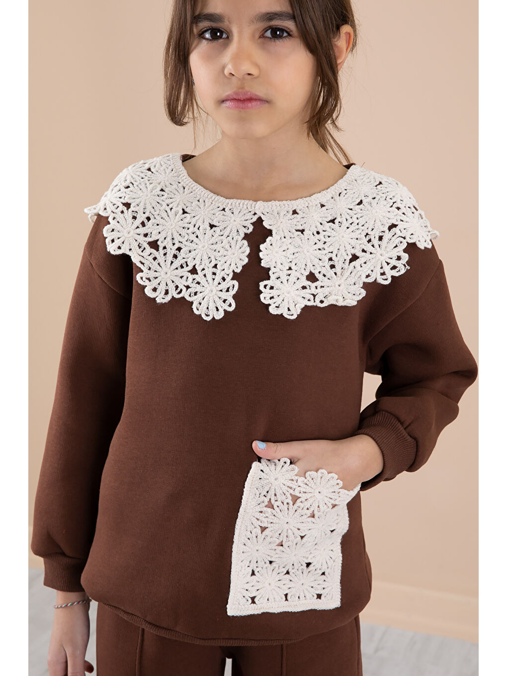 Kahverengi Dantel Yakalı Şardonlu Kız Çocuk Eşofman Takımı 20241-1