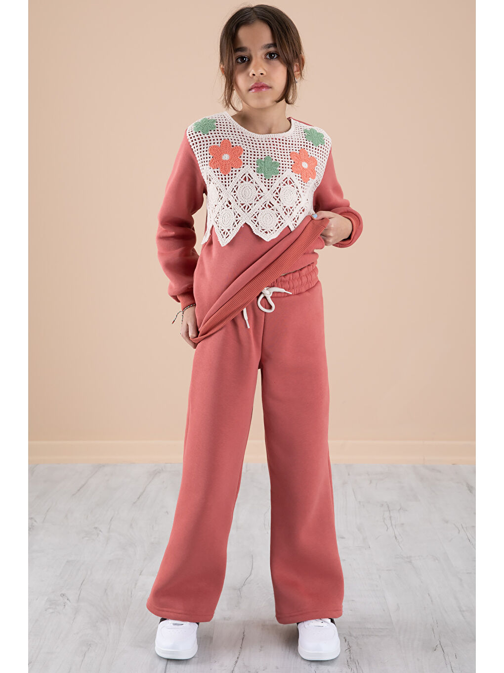 Fuşya Kiremit Dantel İşlemeli Şardonlu Geniş Paça Kız Çocuk Eşofman Takımı 20239-2