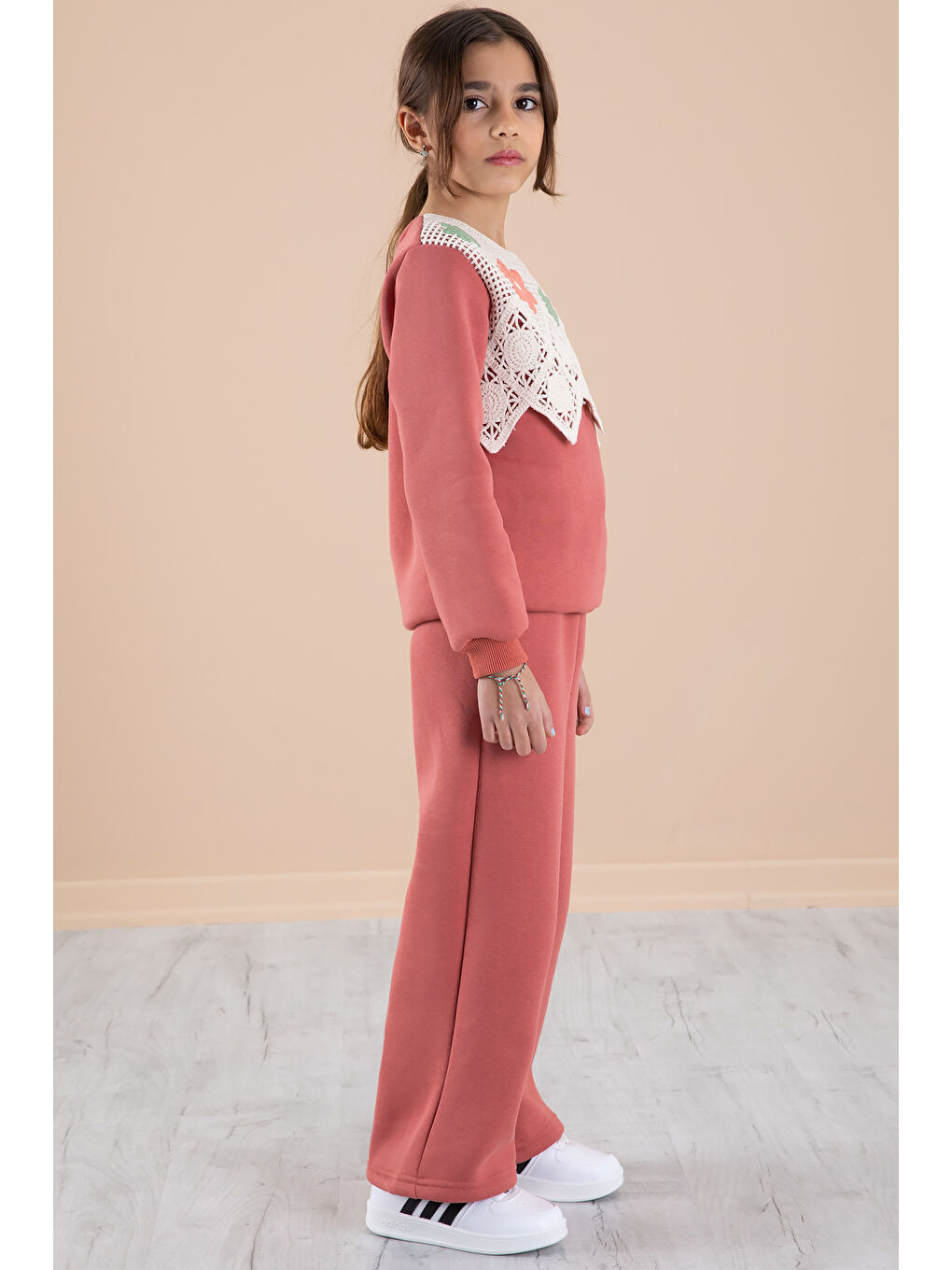 Fuşya Kiremit Dantel İşlemeli Şardonlu Geniş Paça Kız Çocuk Eşofman Takımı 20239-3