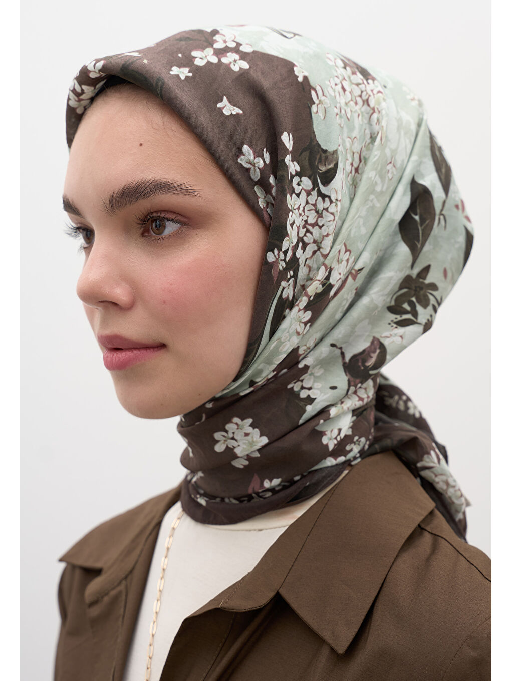 Kahverengi Tıny Plumerıa Desen Pamuklu Viskon Eşarp Tozlu Kahve-3