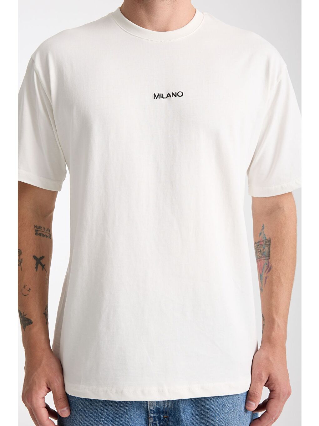 Erkek Beyaz Milano Nakış Yazılı Oversize Bisiklet Yaka Tişört-3