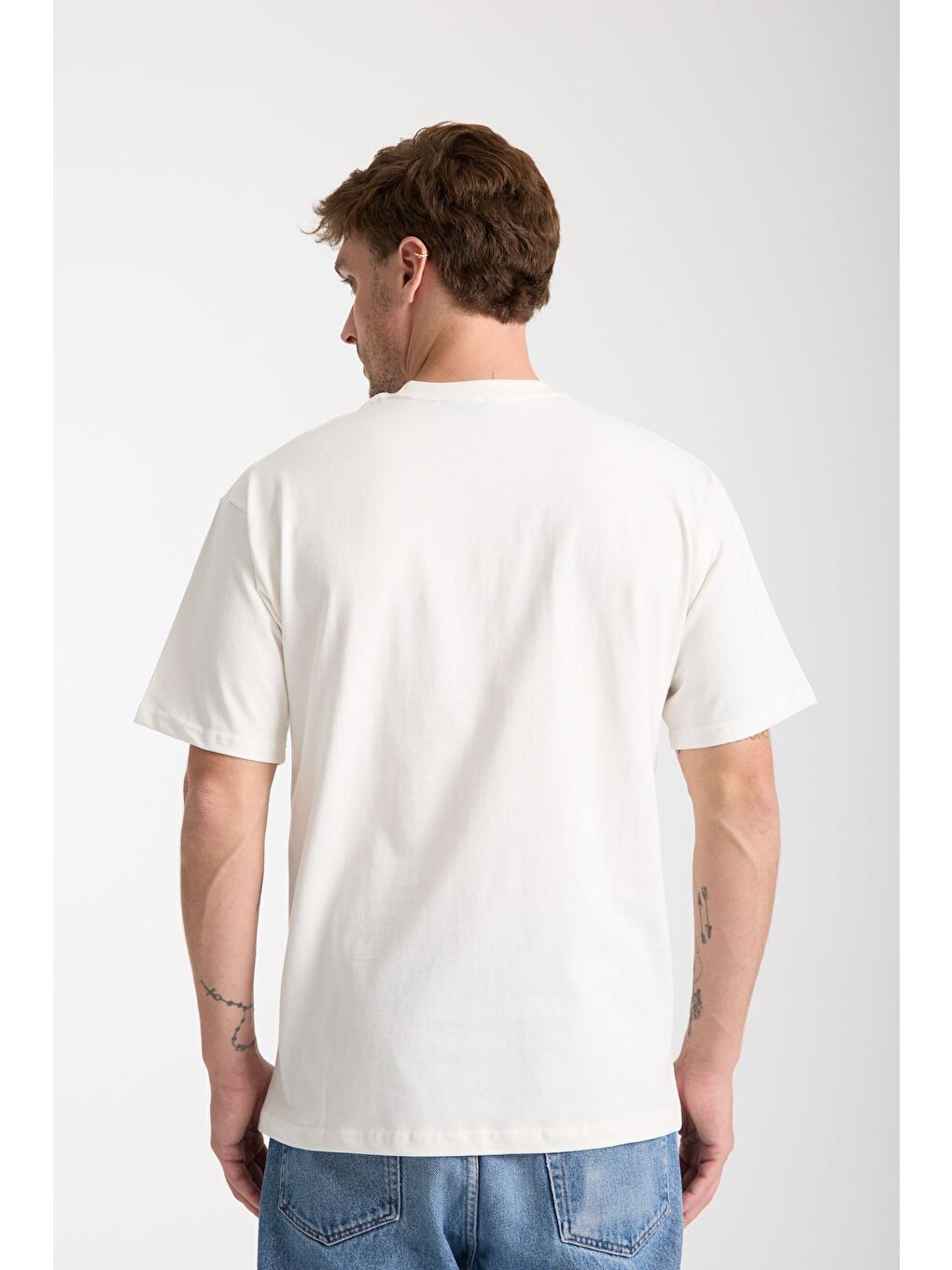 Erkek Beyaz Milano Nakış Yazılı Oversize Bisiklet Yaka Tişört-5