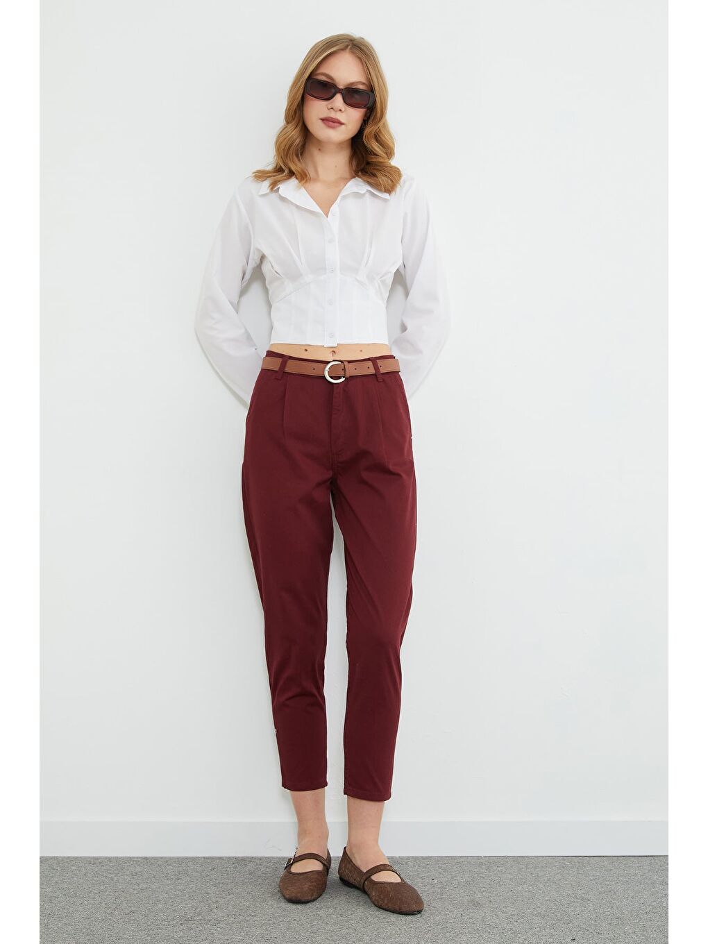 Bordo Kemer Detaylı Keten Görünümlü Pantolon-2