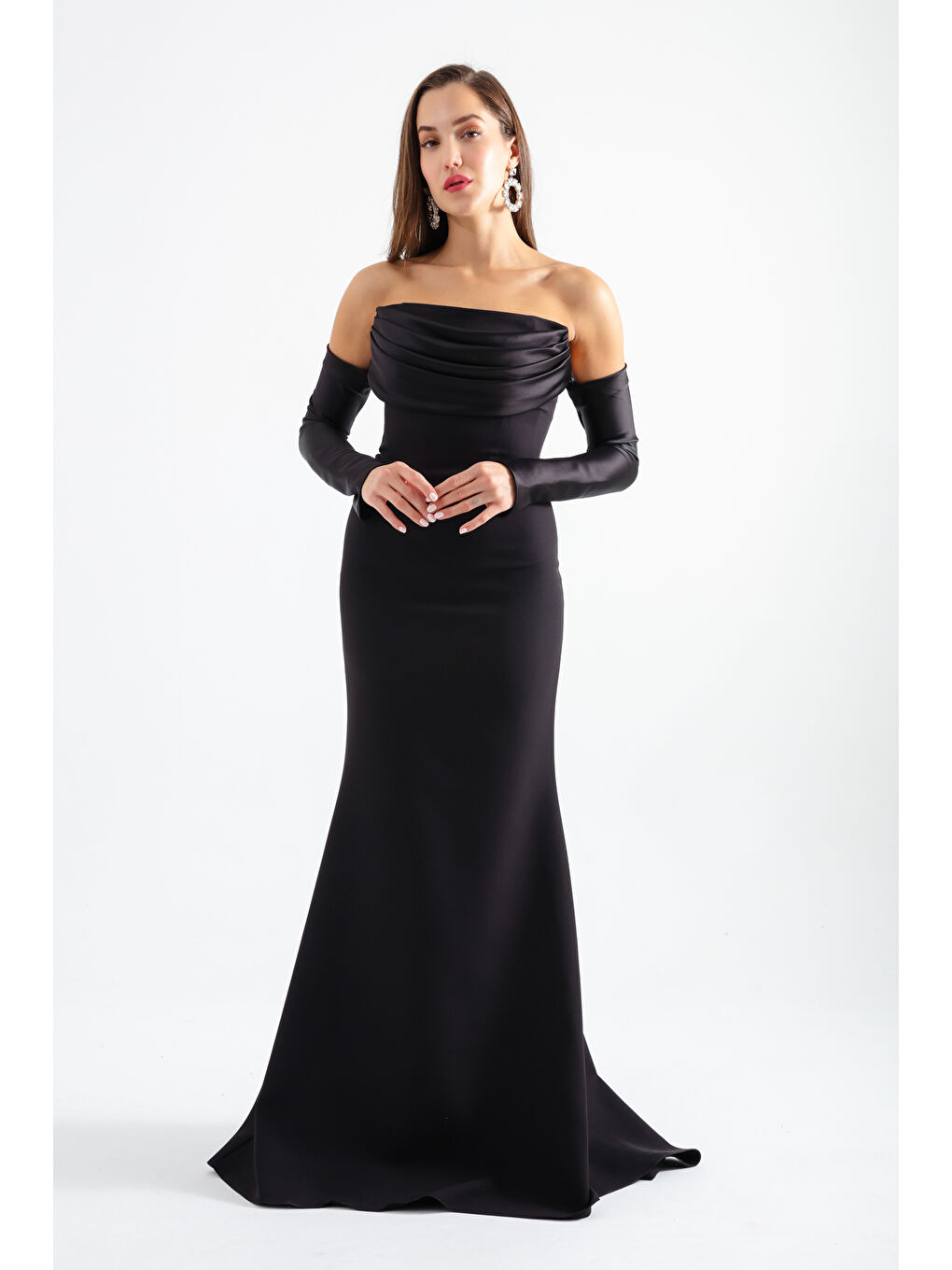 Kadın Siyah Yaka Detaylı Balık Abiye Elbise