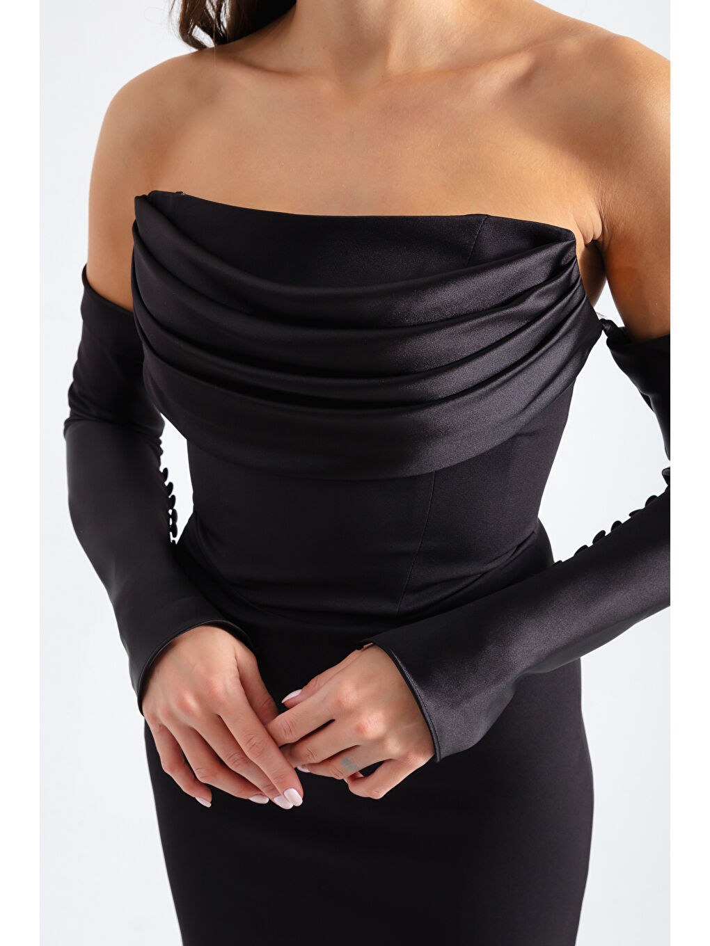 Kadın Siyah Yaka Detaylı Balık Abiye Elbise-1