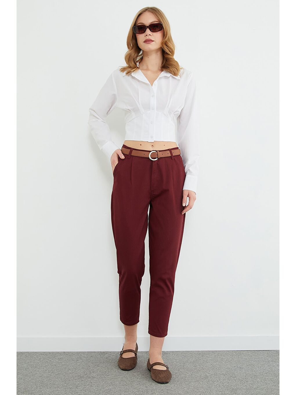Bordo Kemer Detaylı Keten Görünümlü Pantolon-3