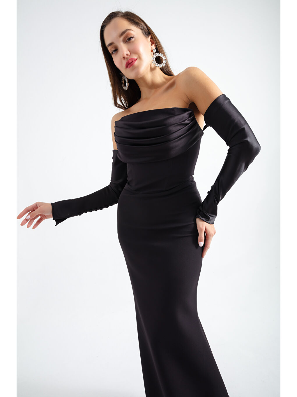 Kadın Siyah Yaka Detaylı Balık Abiye Elbise-3