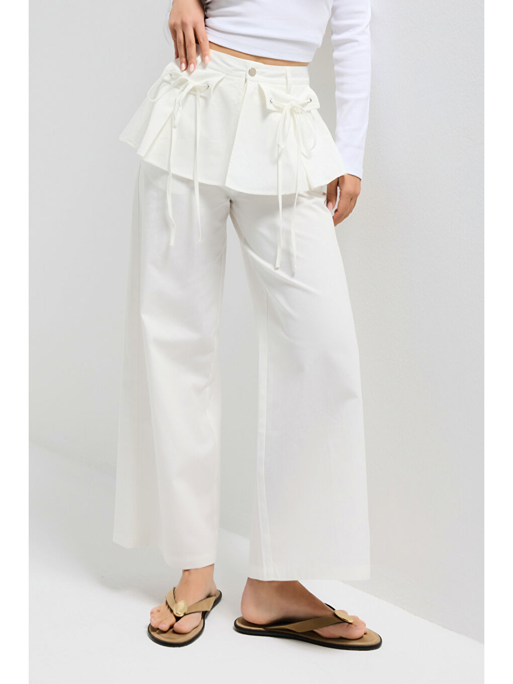 Kadın Kırık Beyaz w5 Straight Fit Bol Kesim Kemer Detaylı Özel Tasarım Pantolon