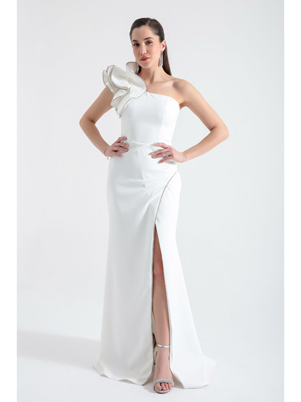 Kadın Beyaz Tek Omuzlu Yırtmaçlı Uzun Abiye Elbise-1