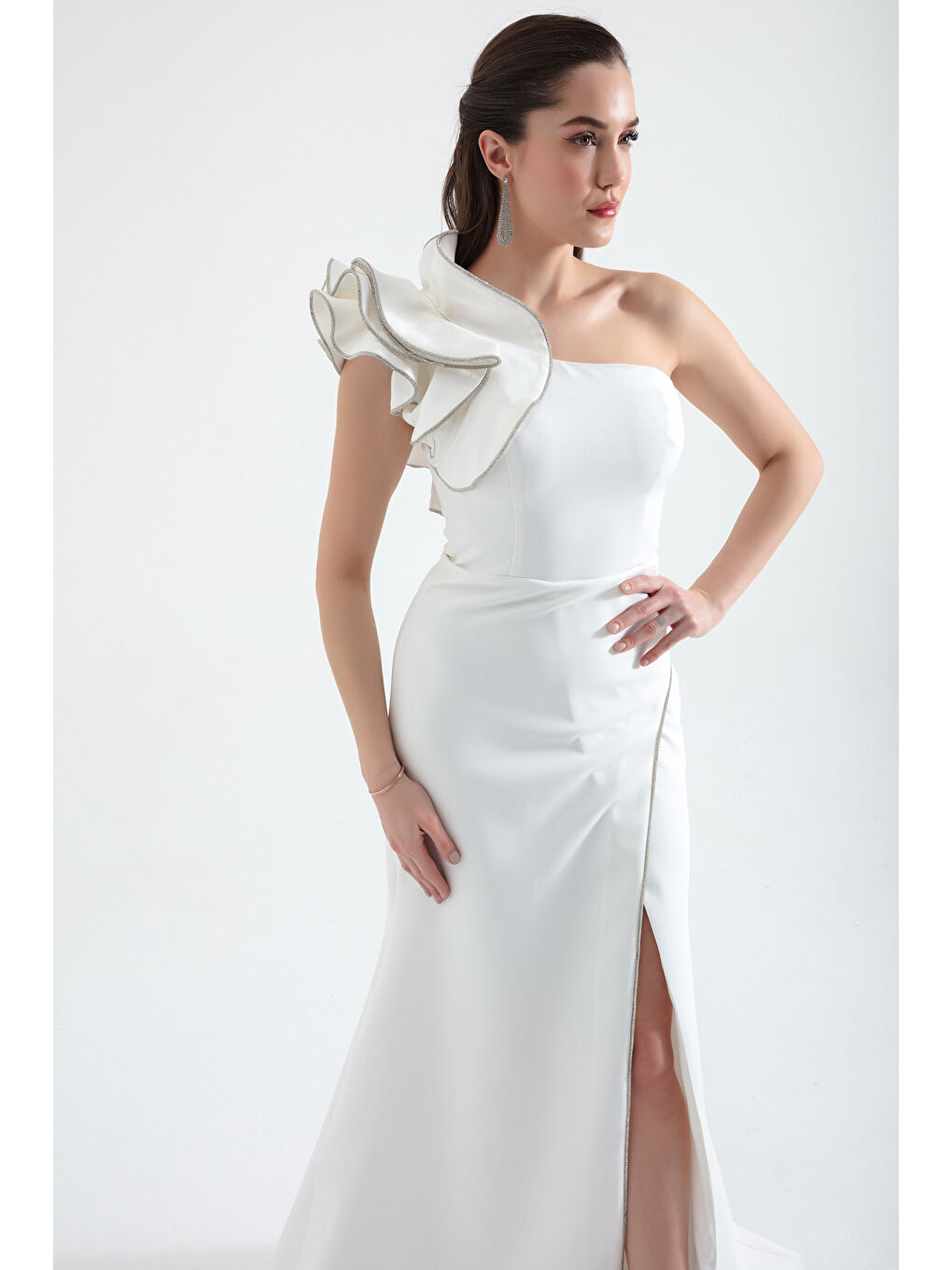 Kadın Beyaz Tek Omuzlu Yırtmaçlı Uzun Abiye Elbise-2