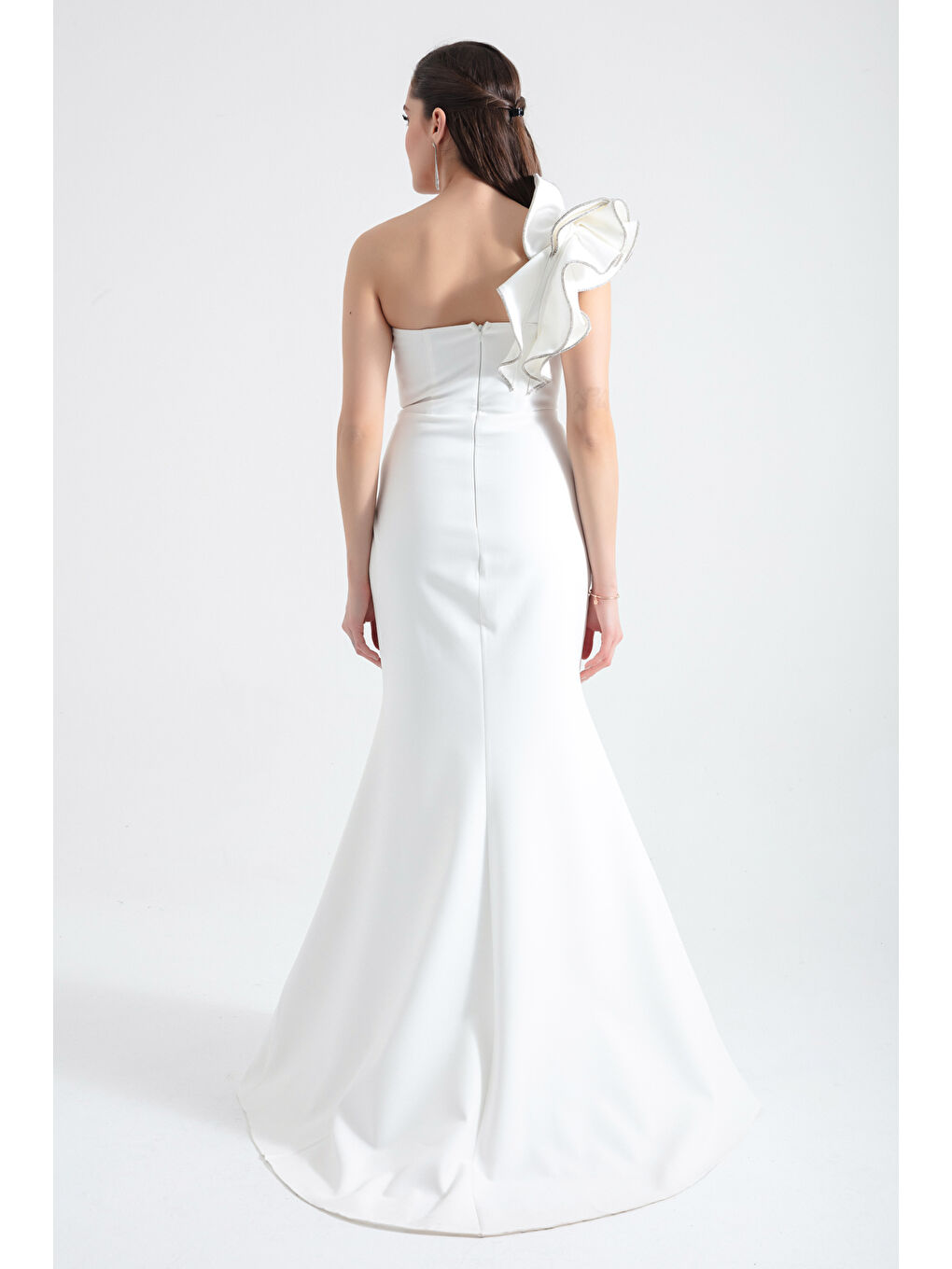 Kadın Beyaz Tek Omuzlu Yırtmaçlı Uzun Abiye Elbise-4