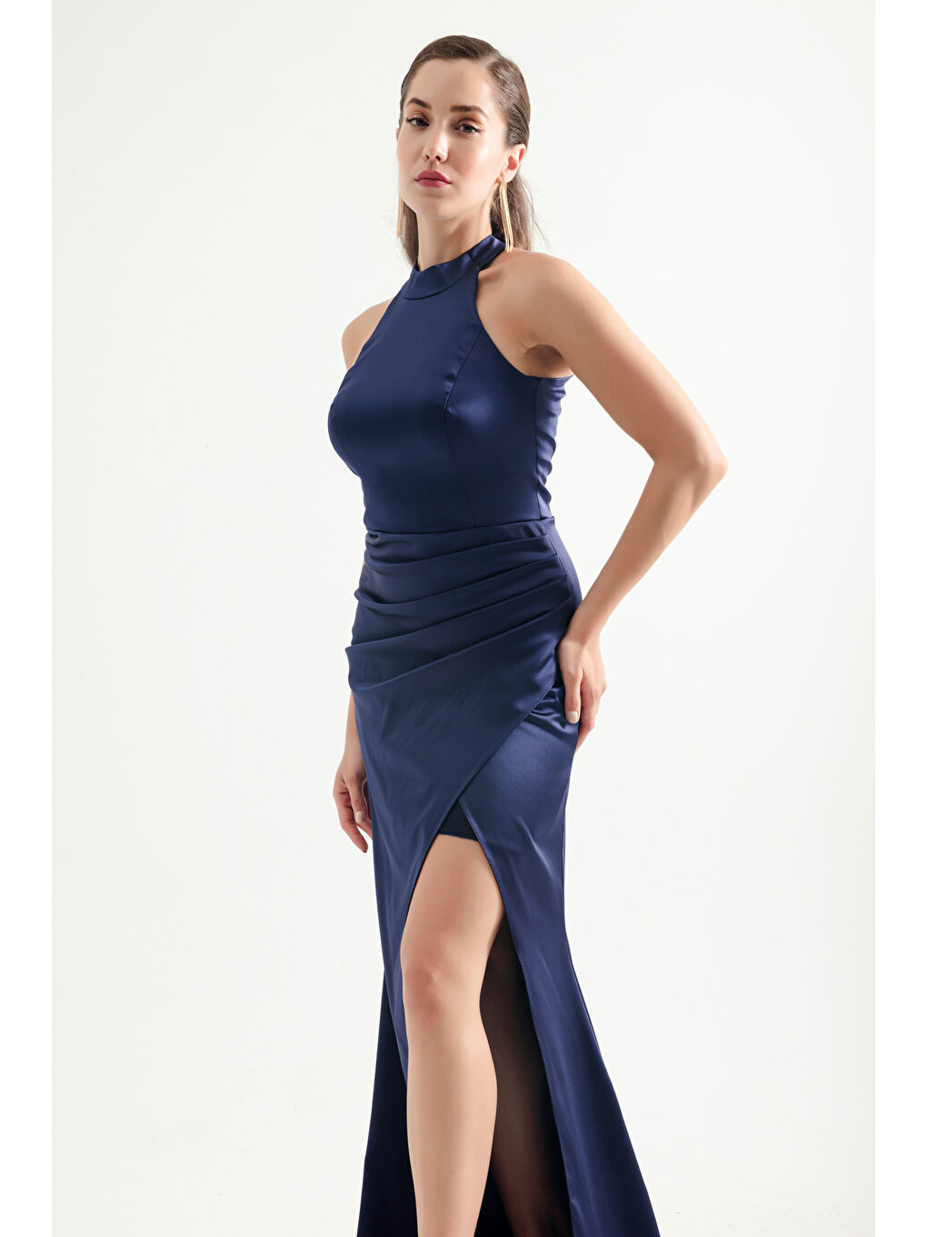 Kadın Lacivert Halter Yaka Yırtmaçlı Uzun Saten Abiye Elbise-1