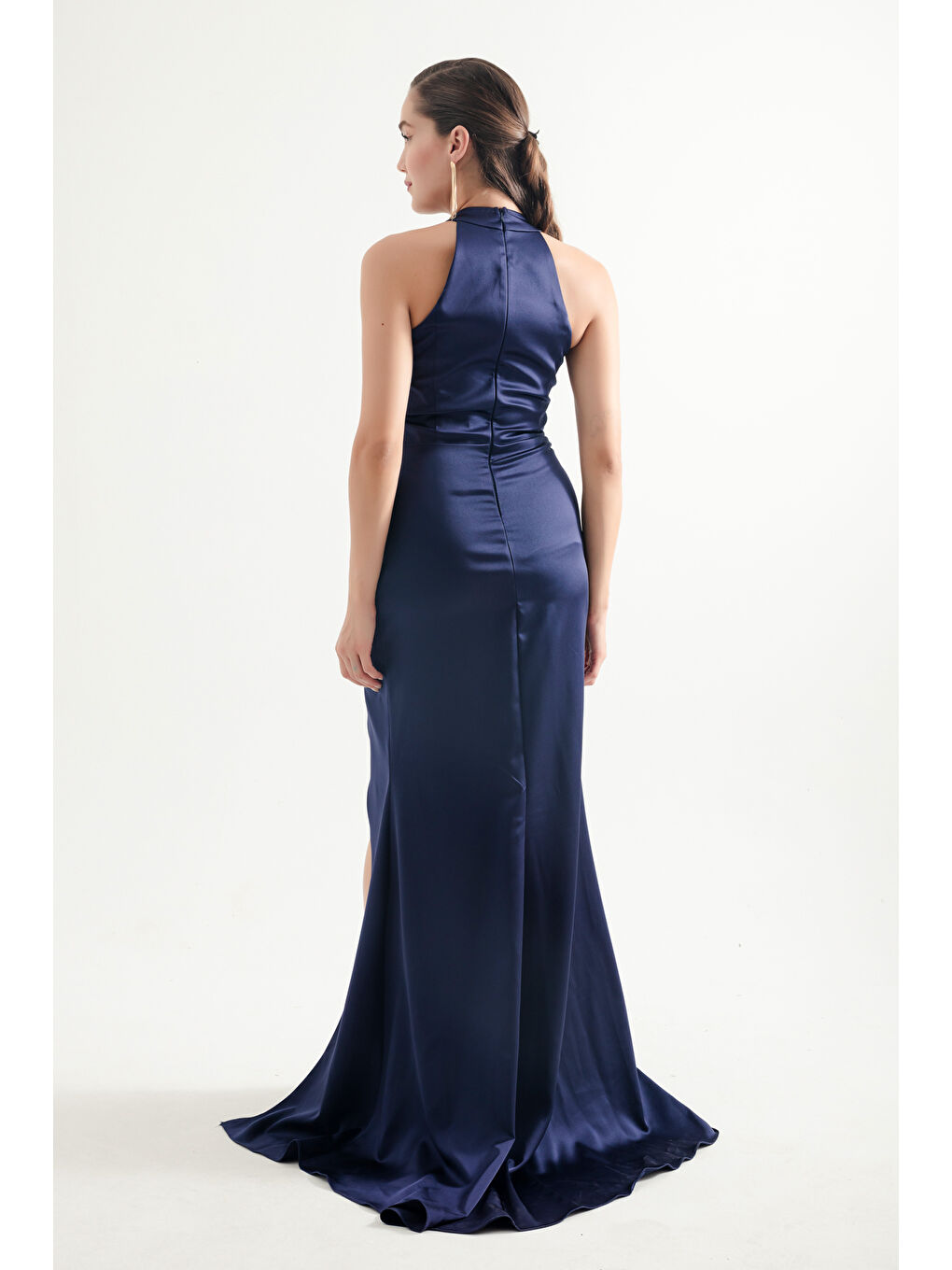Kadın Lacivert Halter Yaka Yırtmaçlı Uzun Saten Abiye Elbise-4