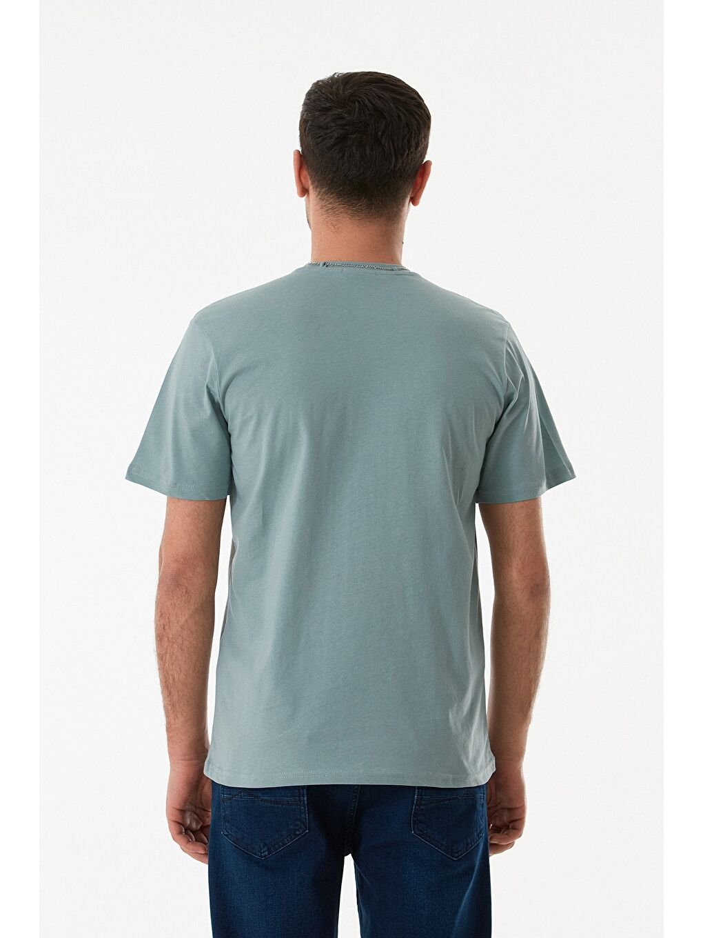 Mavi Cepli Kolye Detaylı Bisiklet Yaka Tişört-3