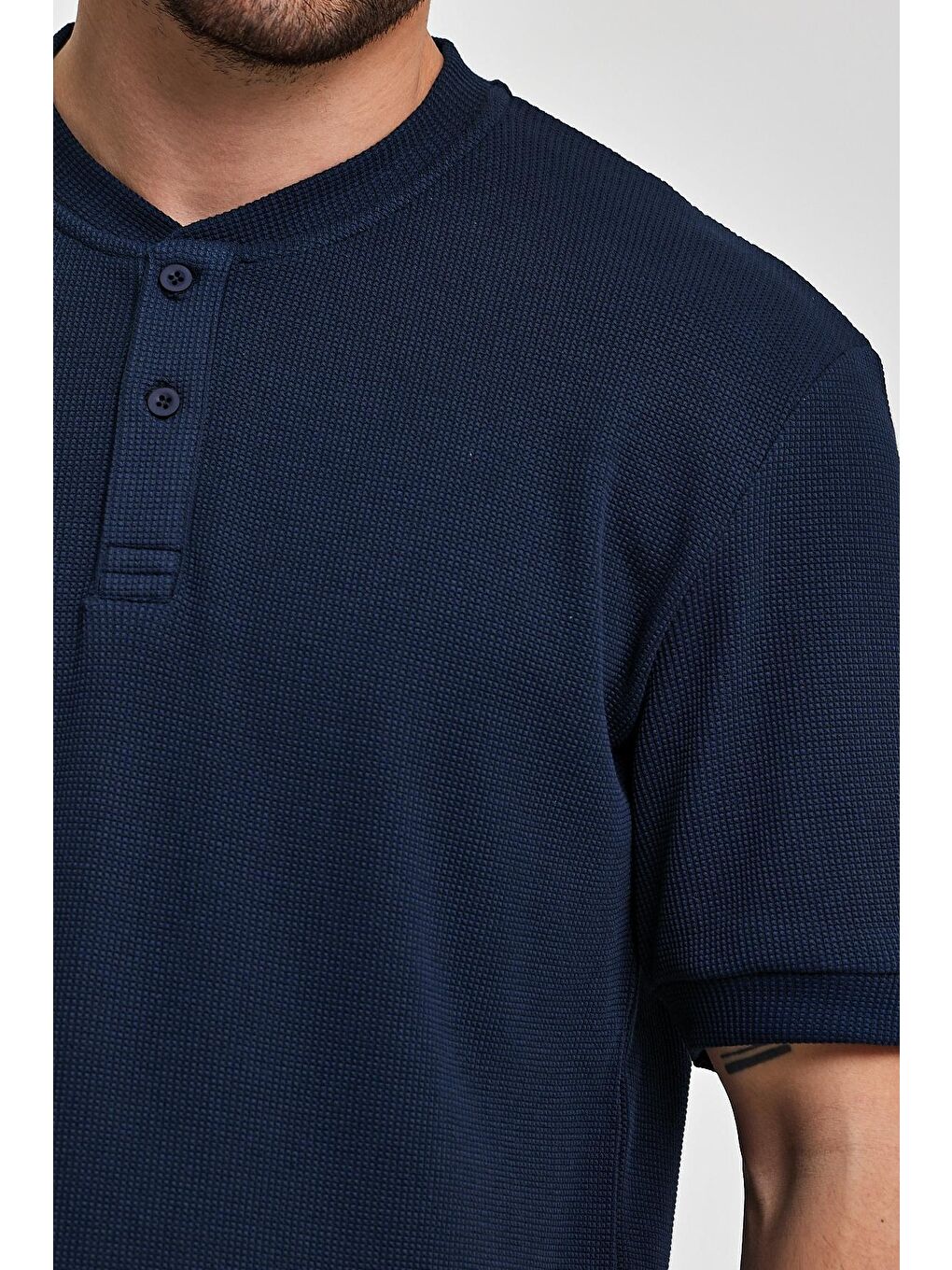 İndigo Önü Düğmeli Bisiklet Yaka Erkek Tişört-2