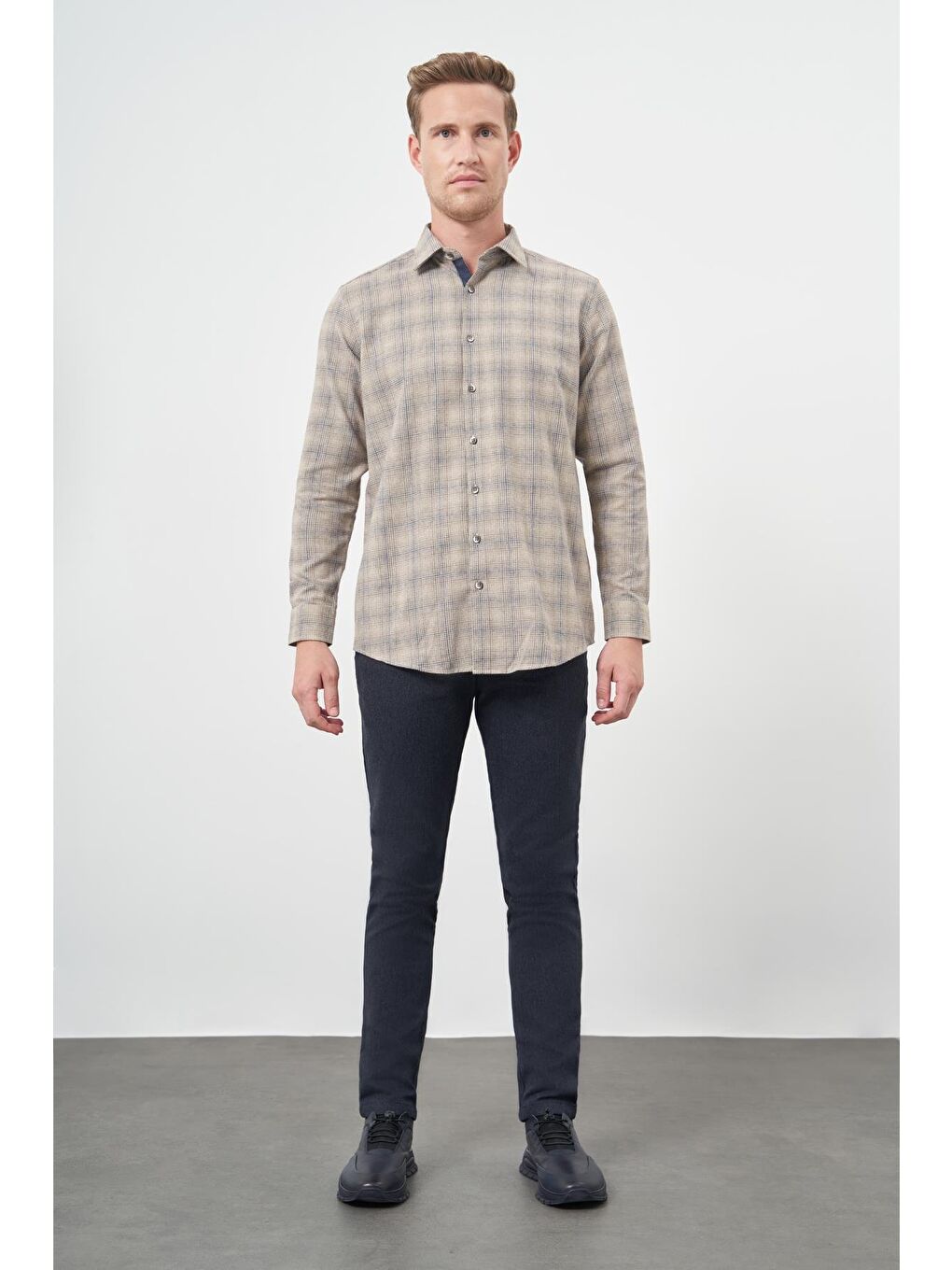 Kahverengi Camel Uzun Kol Ekose Desen Gabardin Sert Yaka Cepsiz Pamuklu Classic Comfort Fit Gömlek 1004245165-1