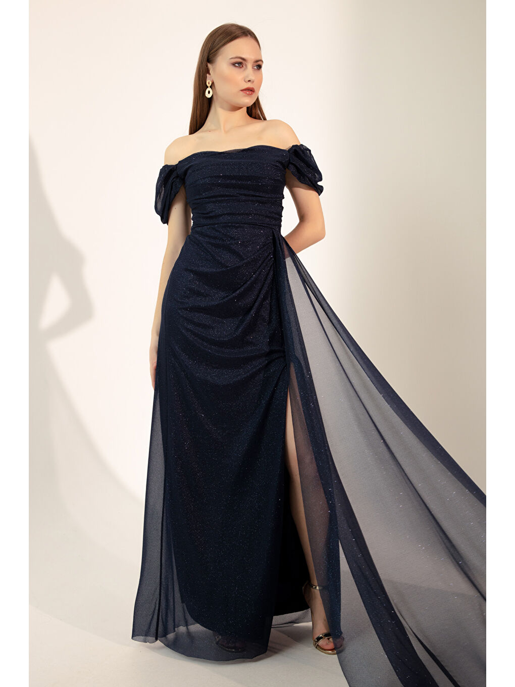 Kadın Lacivert Kayık Yaka Drapeli Yırtmaçlı Uzun Simli Abiye Elbise
