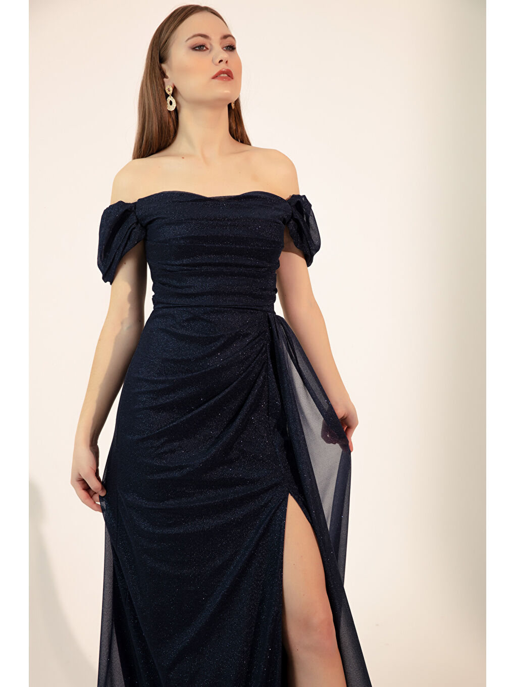 Kadın Lacivert Kayık Yaka Drapeli Yırtmaçlı Uzun Simli Abiye Elbise-1