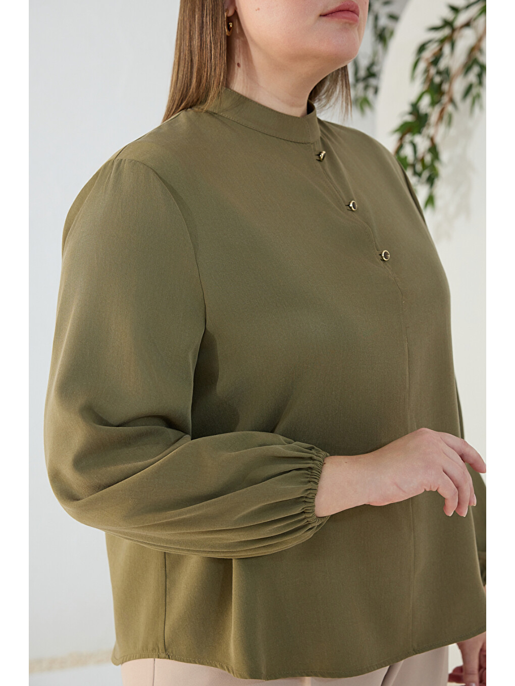 Haki Dik Yaka Brit Detaylı Bluz-3
