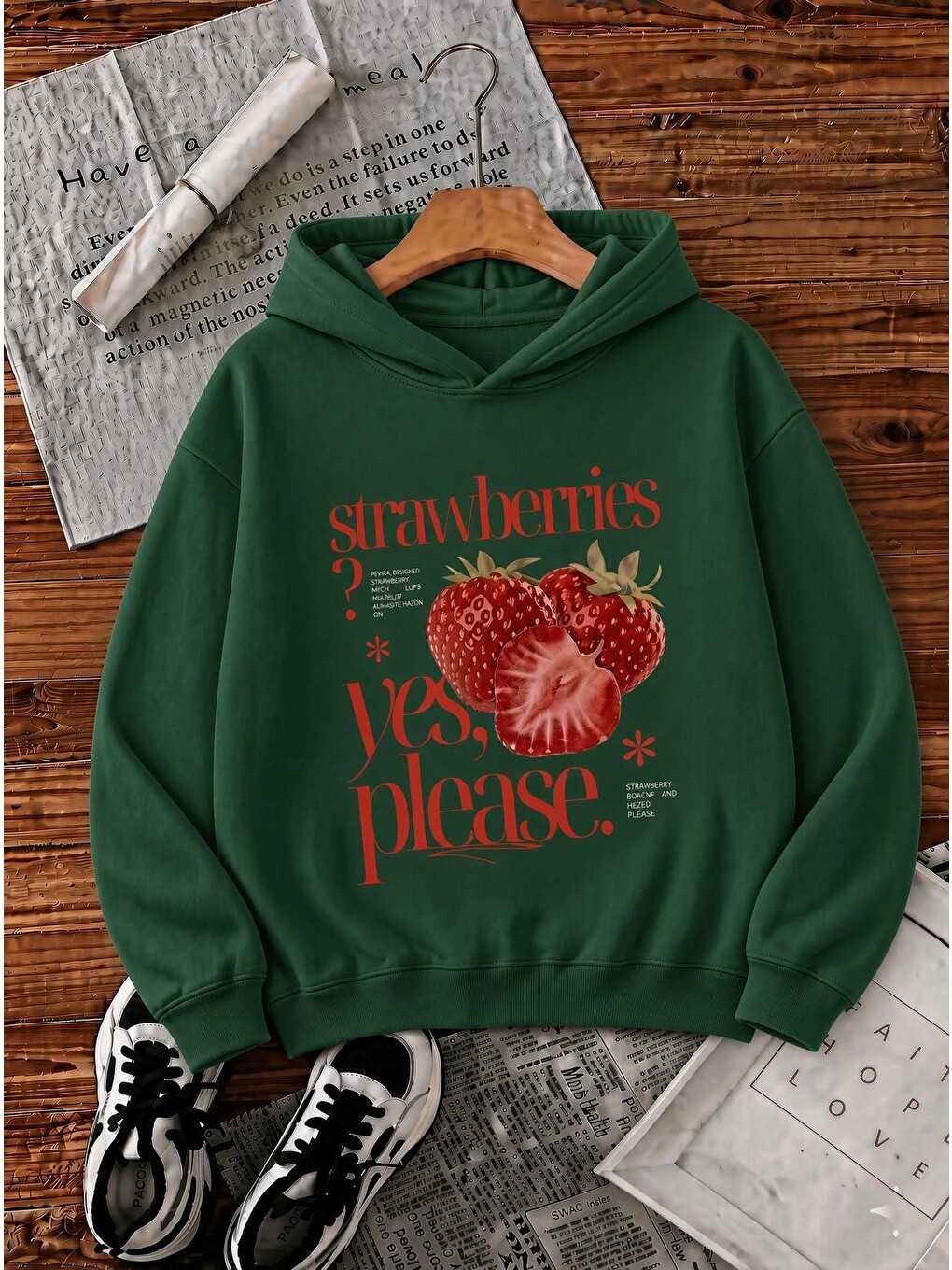 Yeşil Sw Strawberries Yes, Please." Ön Baskılı Renkli Kadın Kapüşonlu Sweatshirt