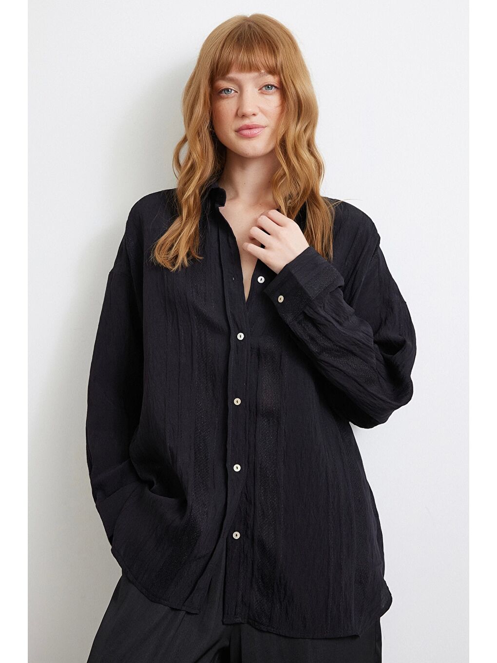 Dantel Detaylı Transparan Pamuklu Gömlek Siyah