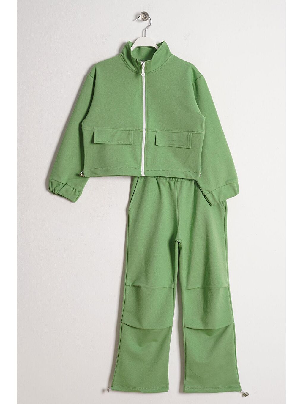 Fermuarlı Beli ve Paçası Büzgülü Lastik Detaylı Yeşil Renk Kız Çocuk Eşofman Takım