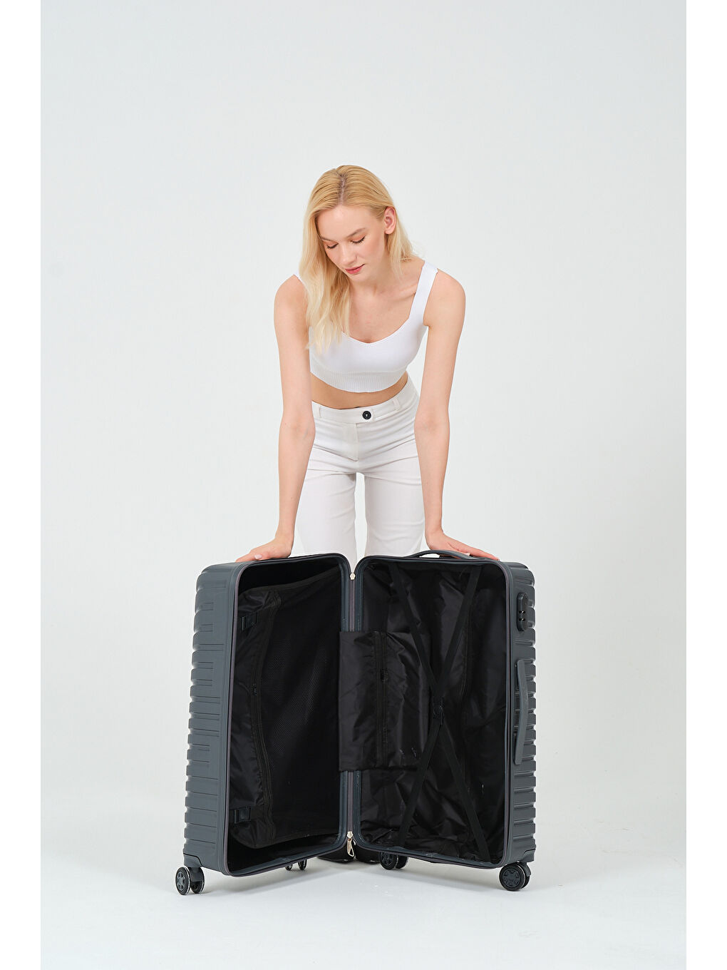 Gri Orta Boy Füme PP Valiz-8