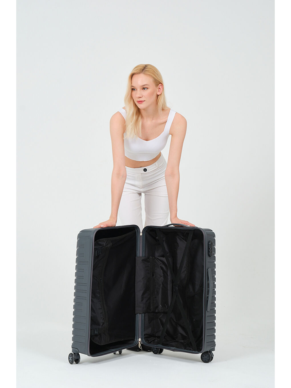 Gri Orta Boy Füme PP Valiz-9