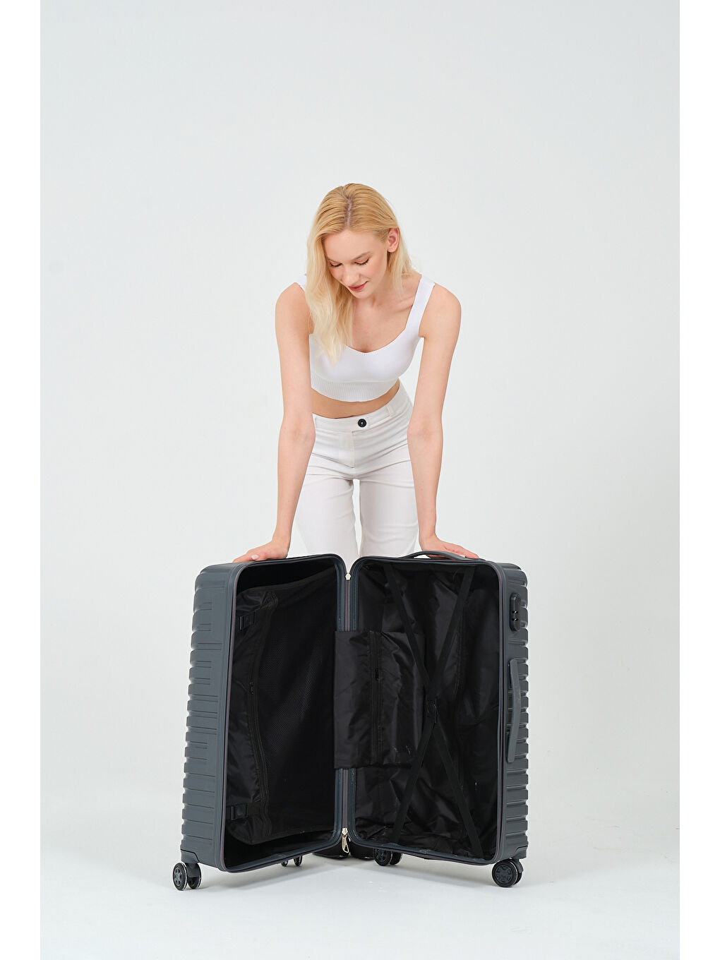 Gri Orta Boy Füme PP Valiz-10