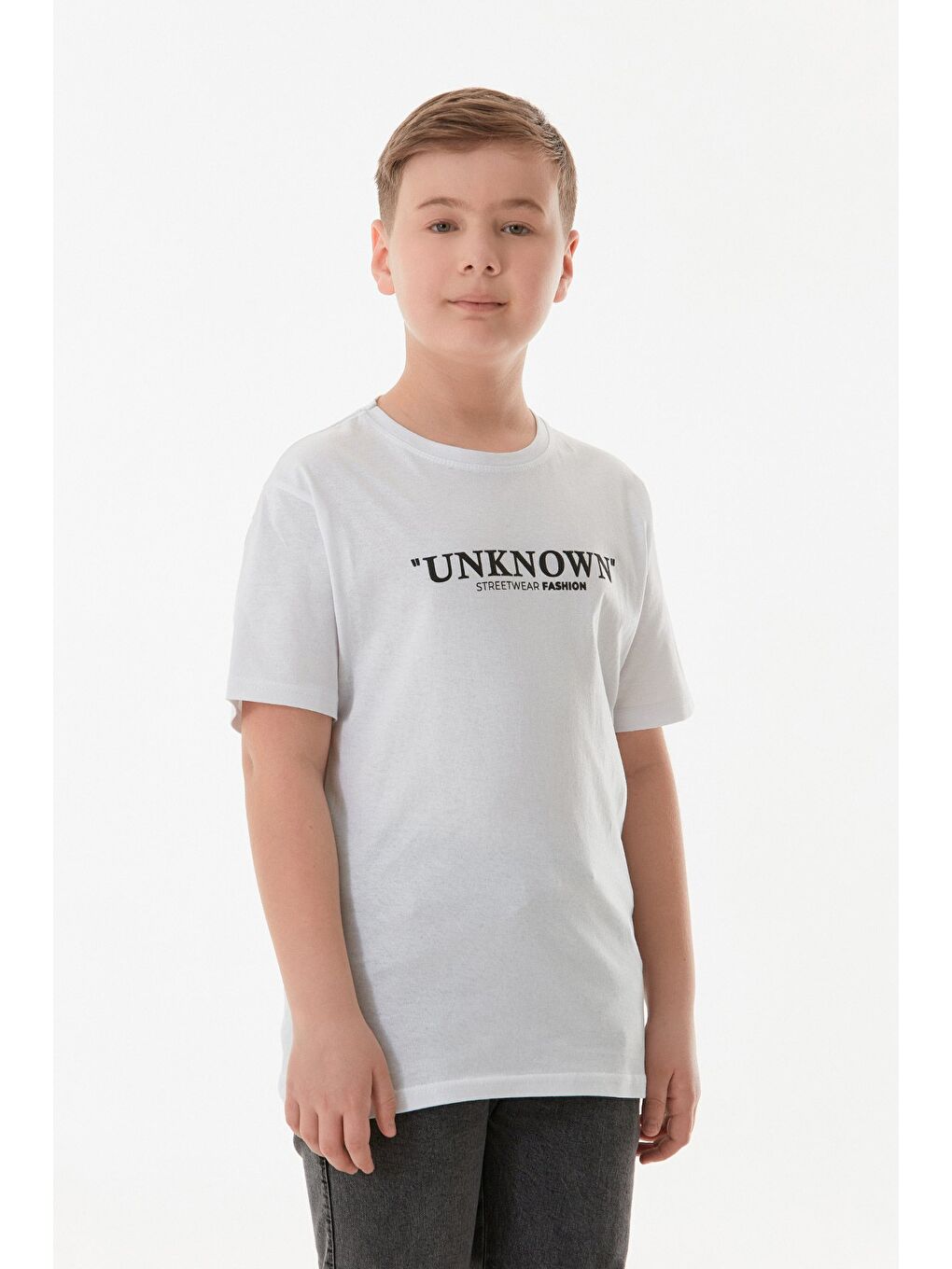 Beyaz Unknown Yazı Baskılı Erkek Çocuk Tişört