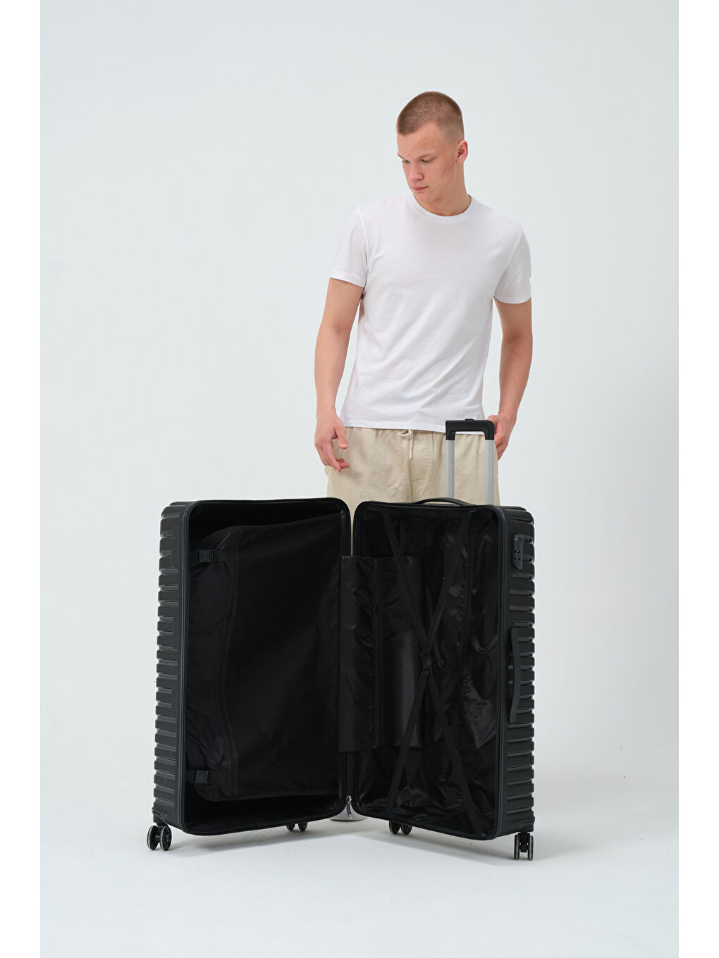 Büyük Boy Siyah PP Valiz-7