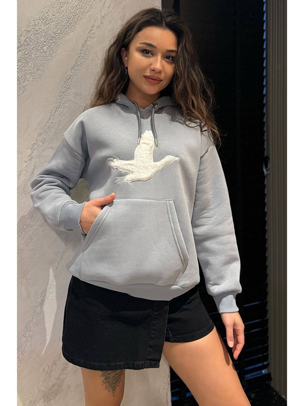 GÜLSELİ Gri Kadın Kuş Nakışlı Kapüşonlu Şardonlu Sweatshirt