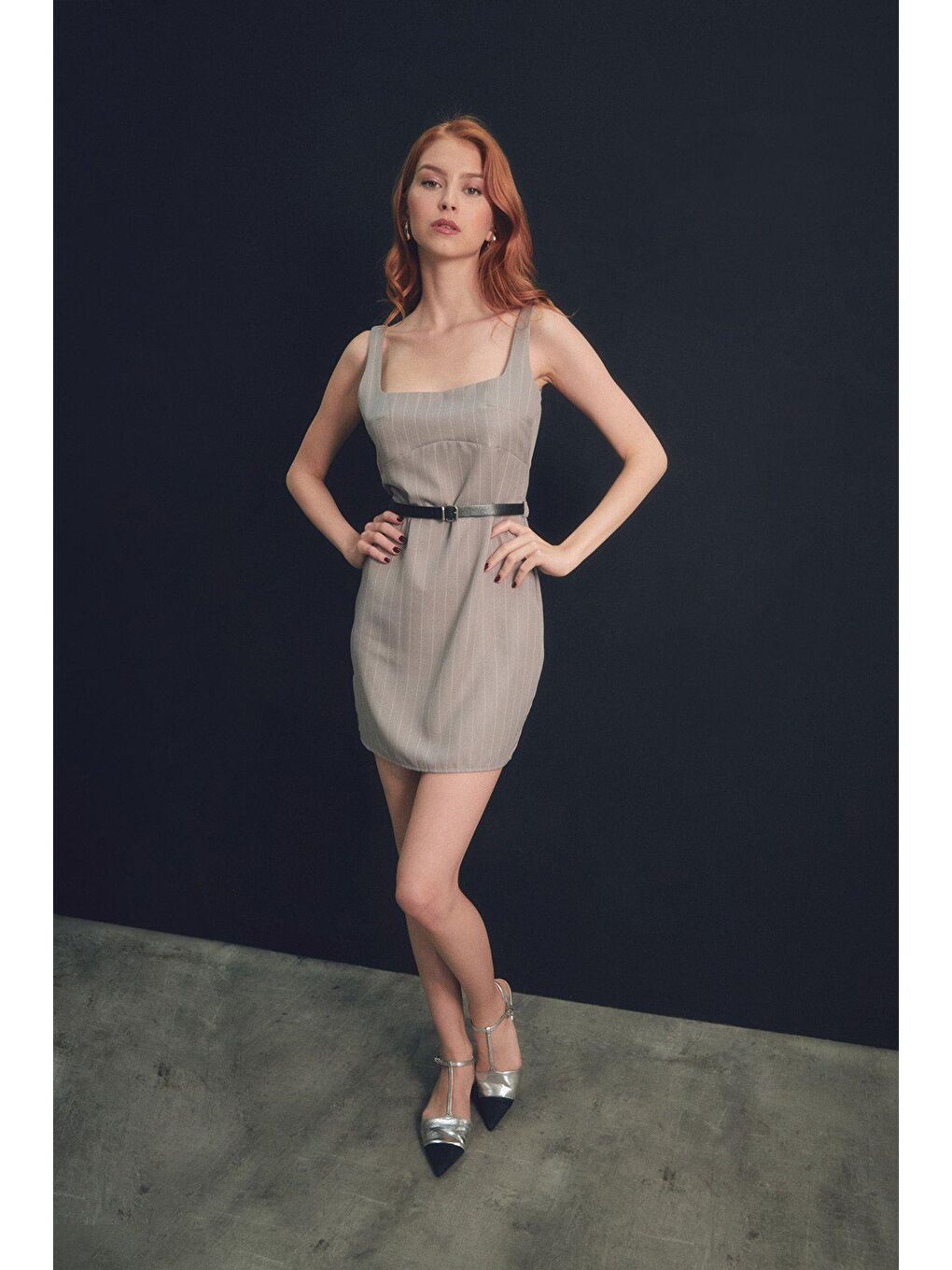 Gri Çizgili Kemerli Mini Elbise