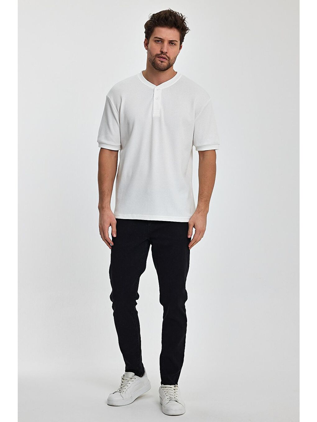 Beyaz Önü Düğmeli Bisiklet Yaka Erkek Tişört-1