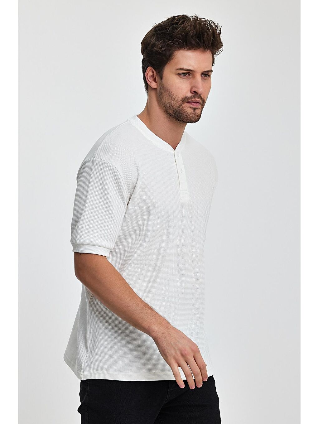 Beyaz Önü Düğmeli Bisiklet Yaka Erkek Tişört-3