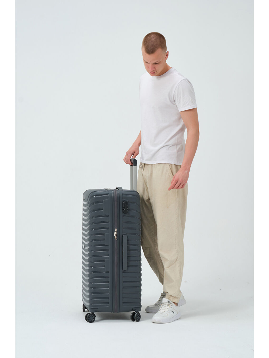 Gri Büyük Boy Füme PP Valiz-3