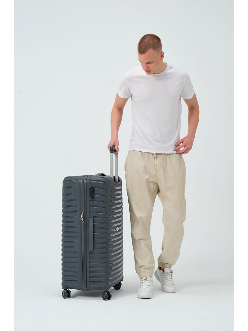 Gri Büyük Boy Füme PP Valiz-9